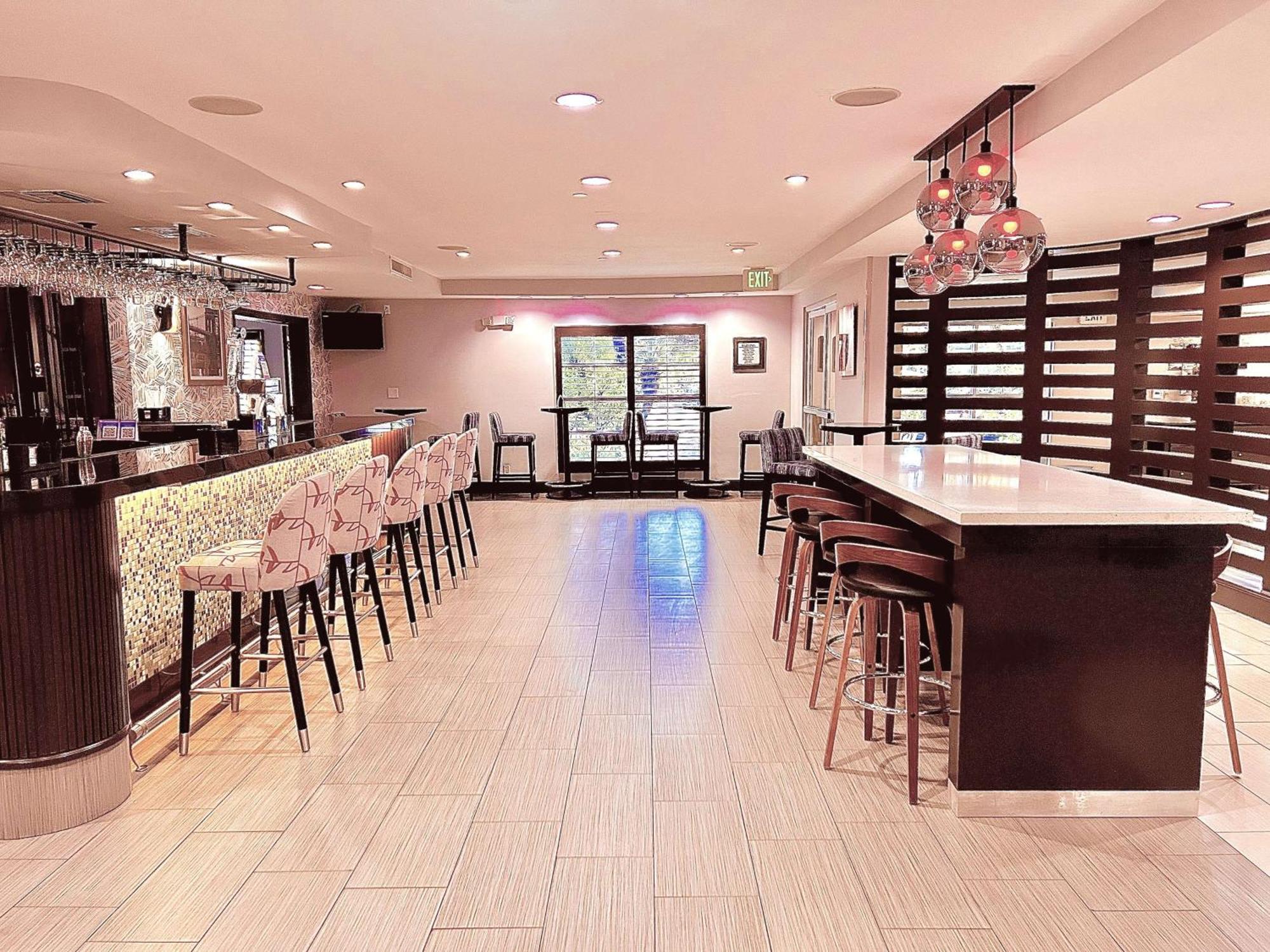 Doubletree By Hilton Chatsworth — Photos 1